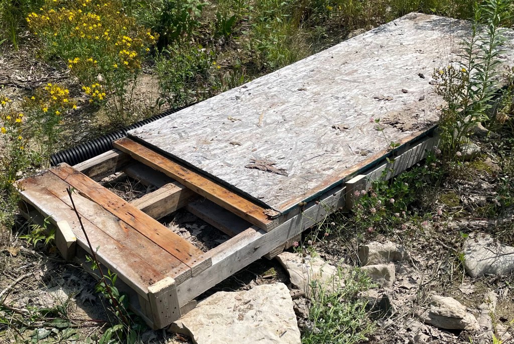 the process of disassembling a pallet